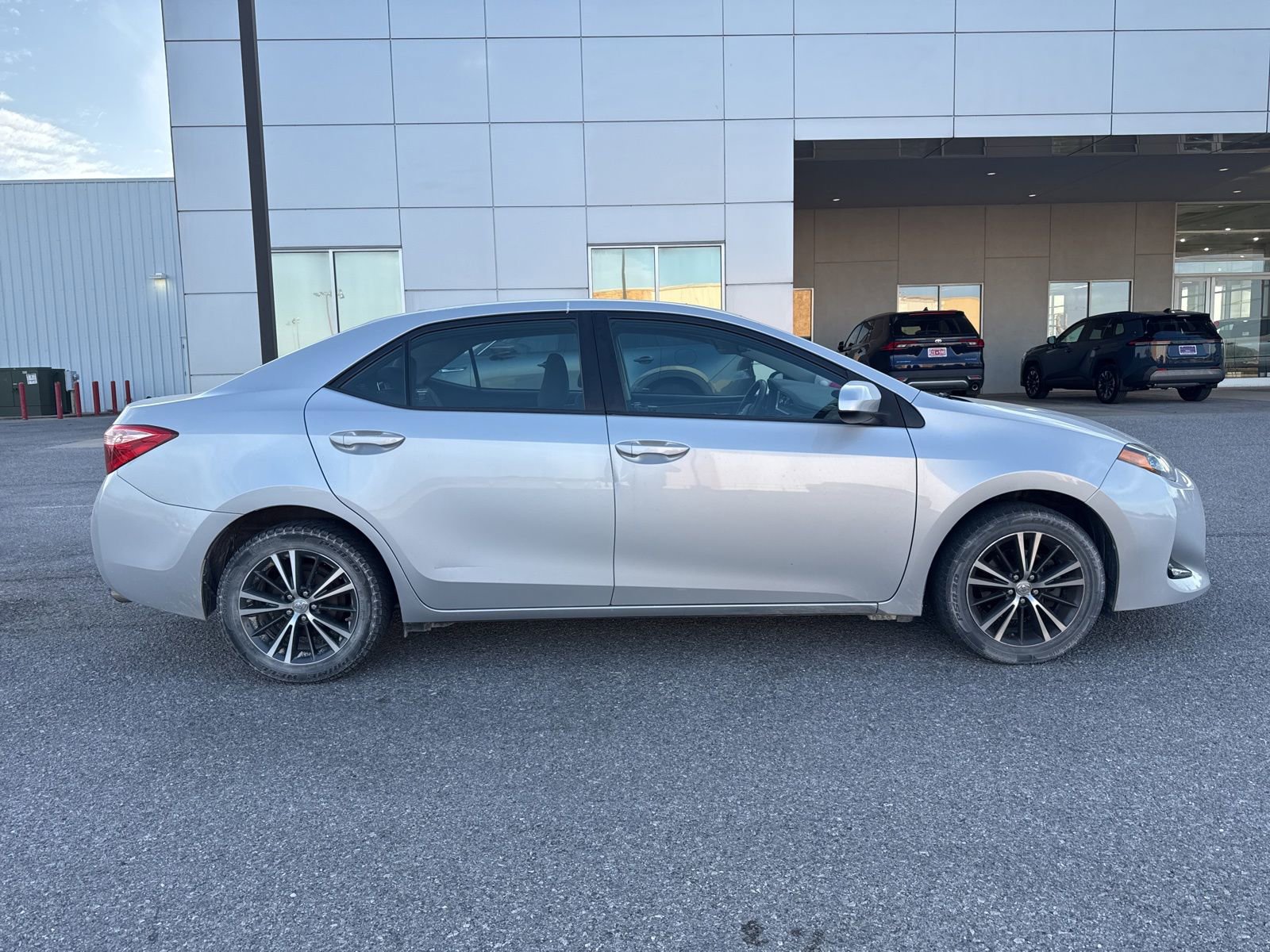 Used 2017 Toyota Corolla LE w/ LE Premium Package w/Moonroof FWD image 1