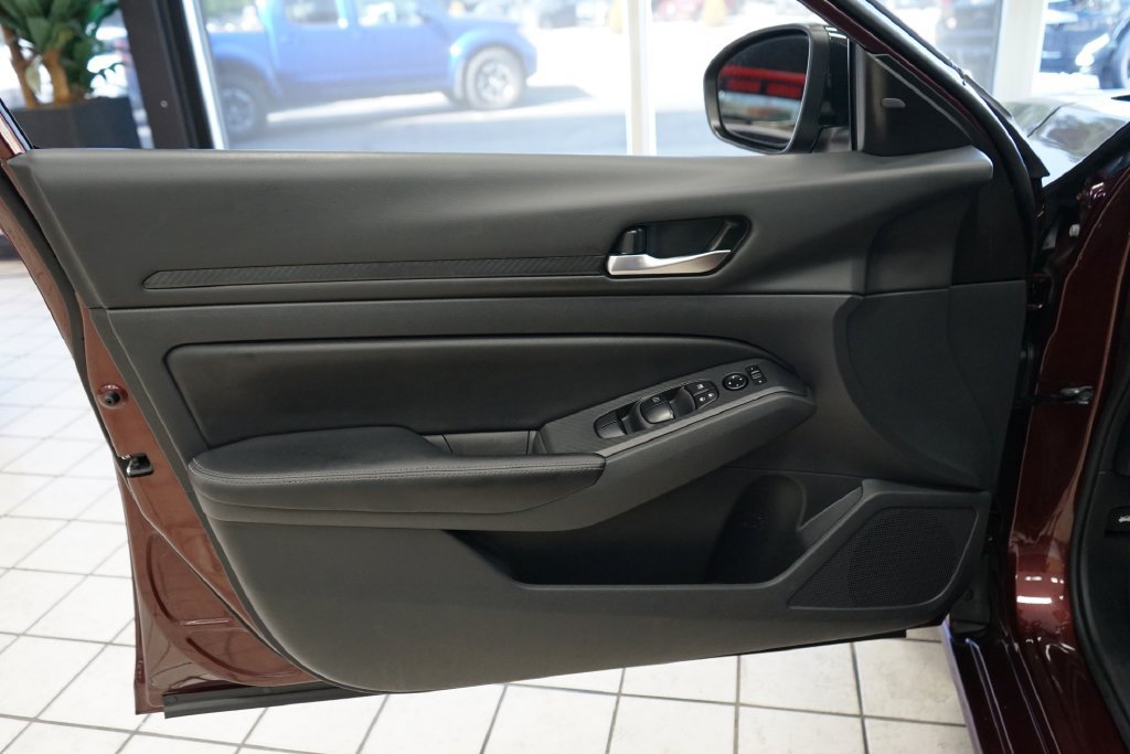 Used 2024 Nissan Altima 2.5 SV FWD image 22