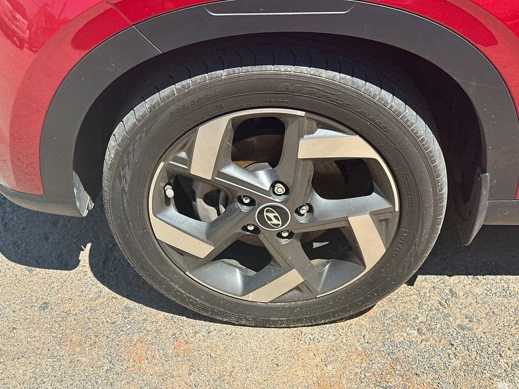 Used 2022 Hyundai Venue Limited image 11