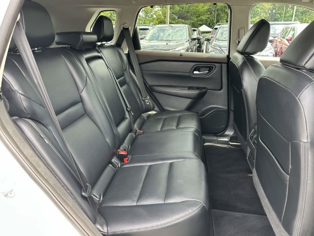 Used 2023 Nissan Rogue SL AWD/4WD image 12