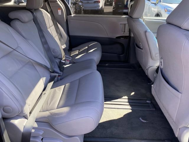 Used 2017 Toyota Sienna XLE Premium FWD image 24