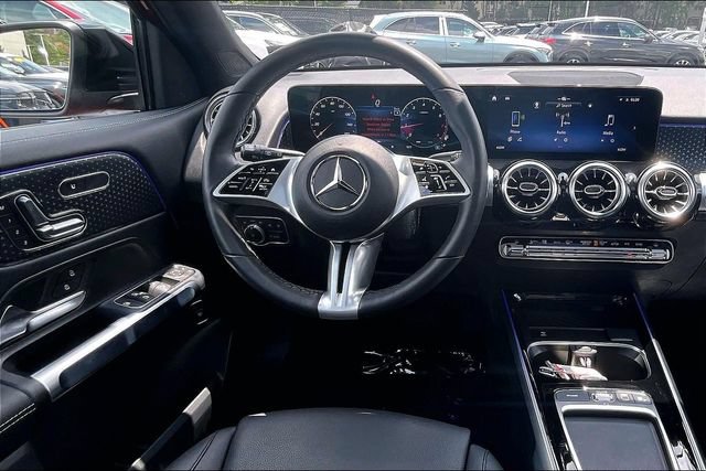 Used 2026 Mercedes-Benz GLB 250 4MATIC image 4
