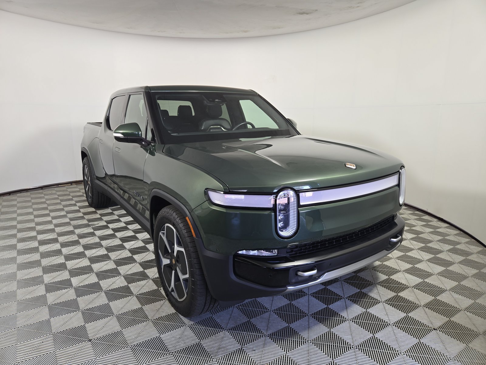 Used 2024 Rivian R1T Adventure Dual AWD/4WD image 7