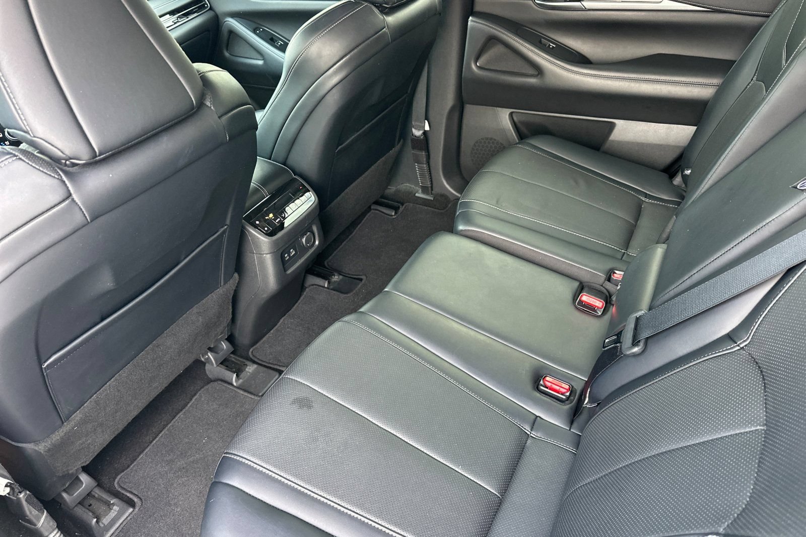 Used 2023 INFINITI QX60 Luxe w/ Cargo Package FWD image 13