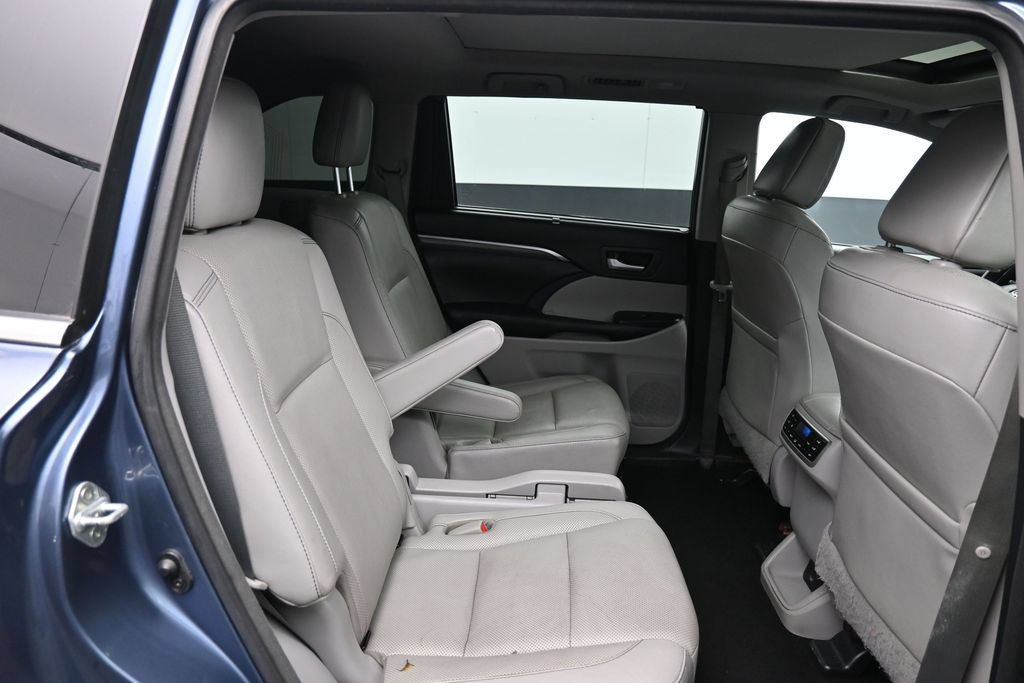 Used 2017 Toyota Highlander Limited Platinum w/ Carpet Mat Package AWD/4WD image 26