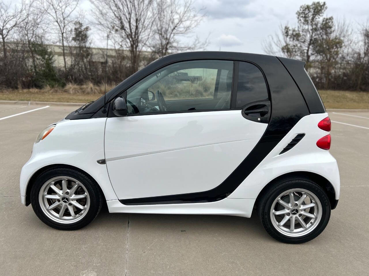 Used 2015 smart fortwo pure image 9