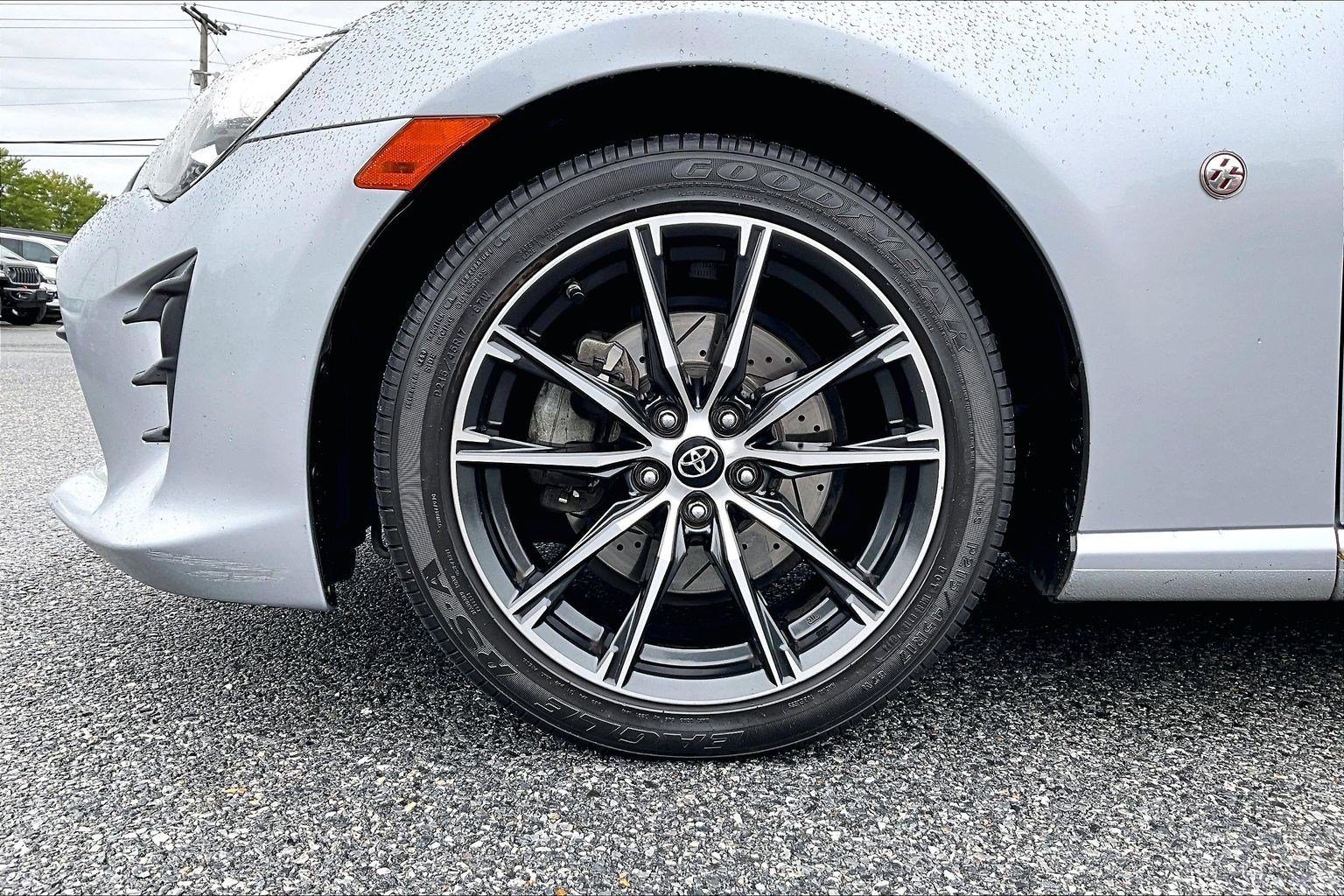 Used 2017 Toyota 86 RWD image 8