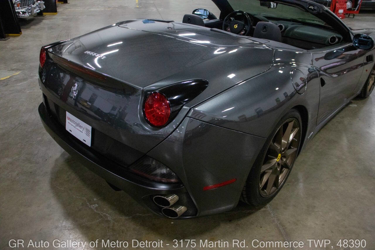 Used 2010 Ferrari California RWD image 16