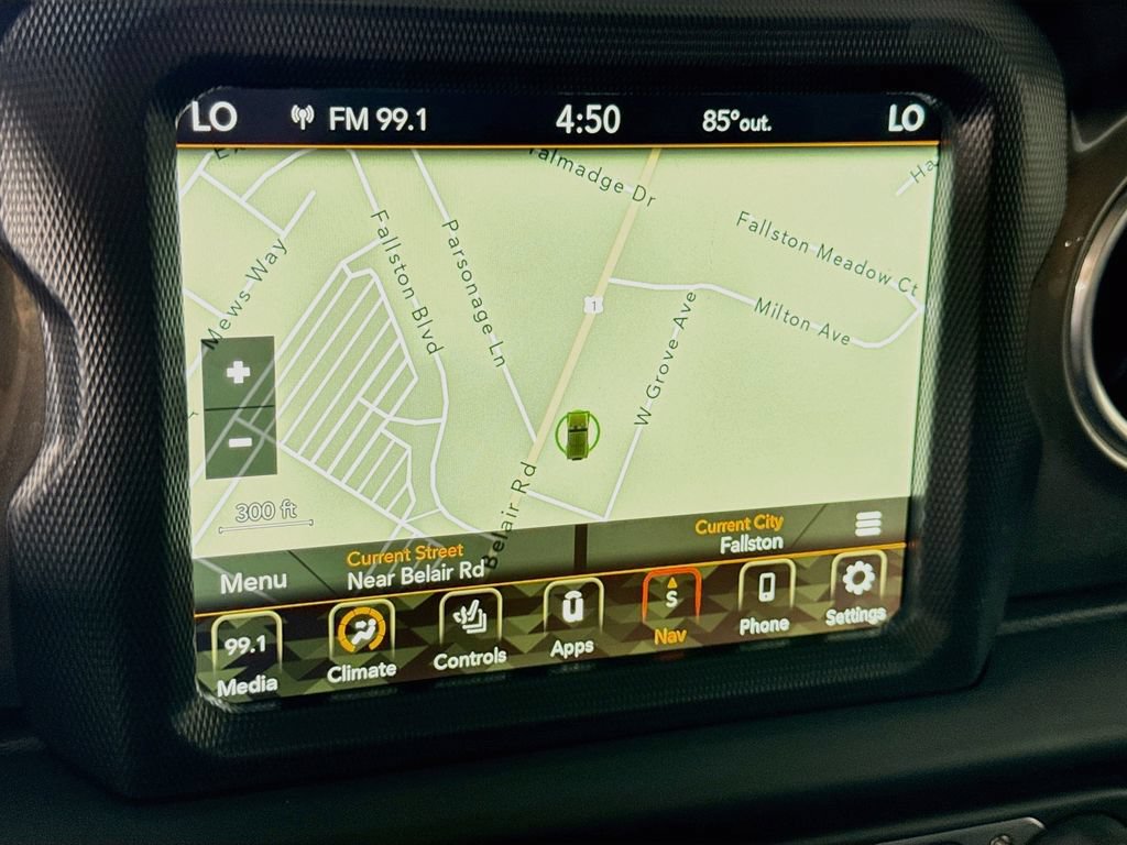 Used 2018 Jeep Wrangler Unlimited Sahara AWD/4WD image 8