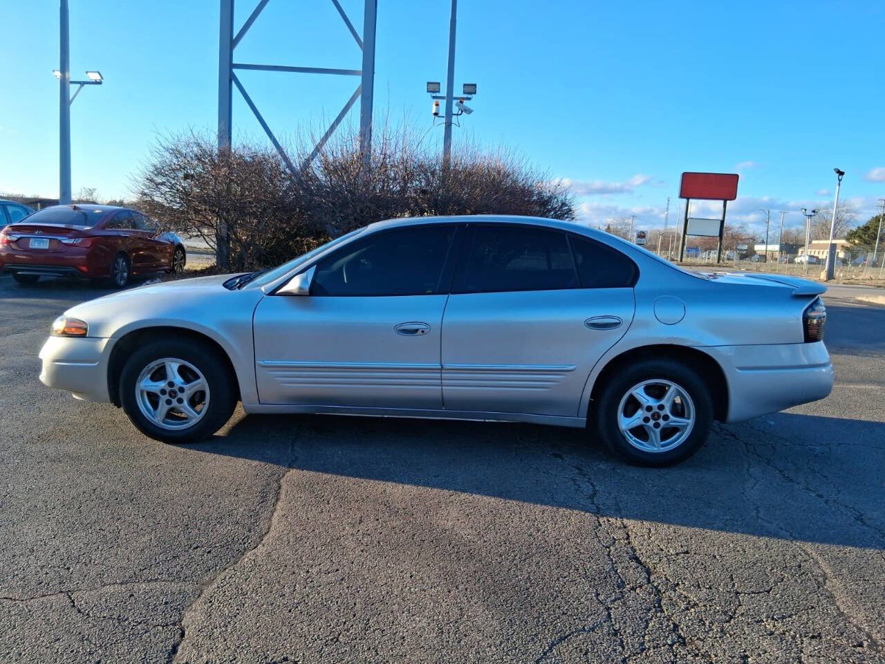 Used 2002 Pontiac Bonneville SE image 4