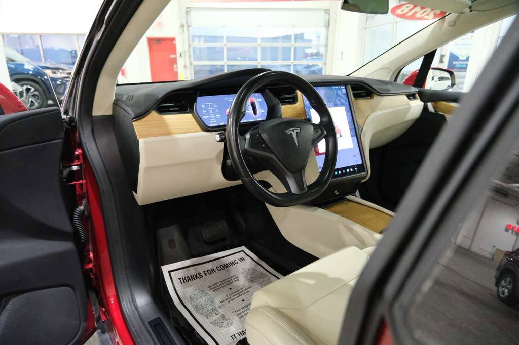 Used 2018 Tesla Model X 100D image 16