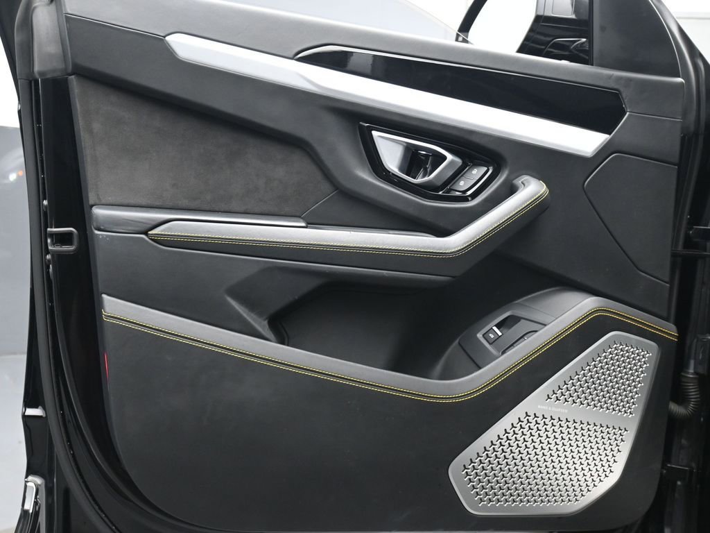 Used 2019 Lamborghini Urus image 10