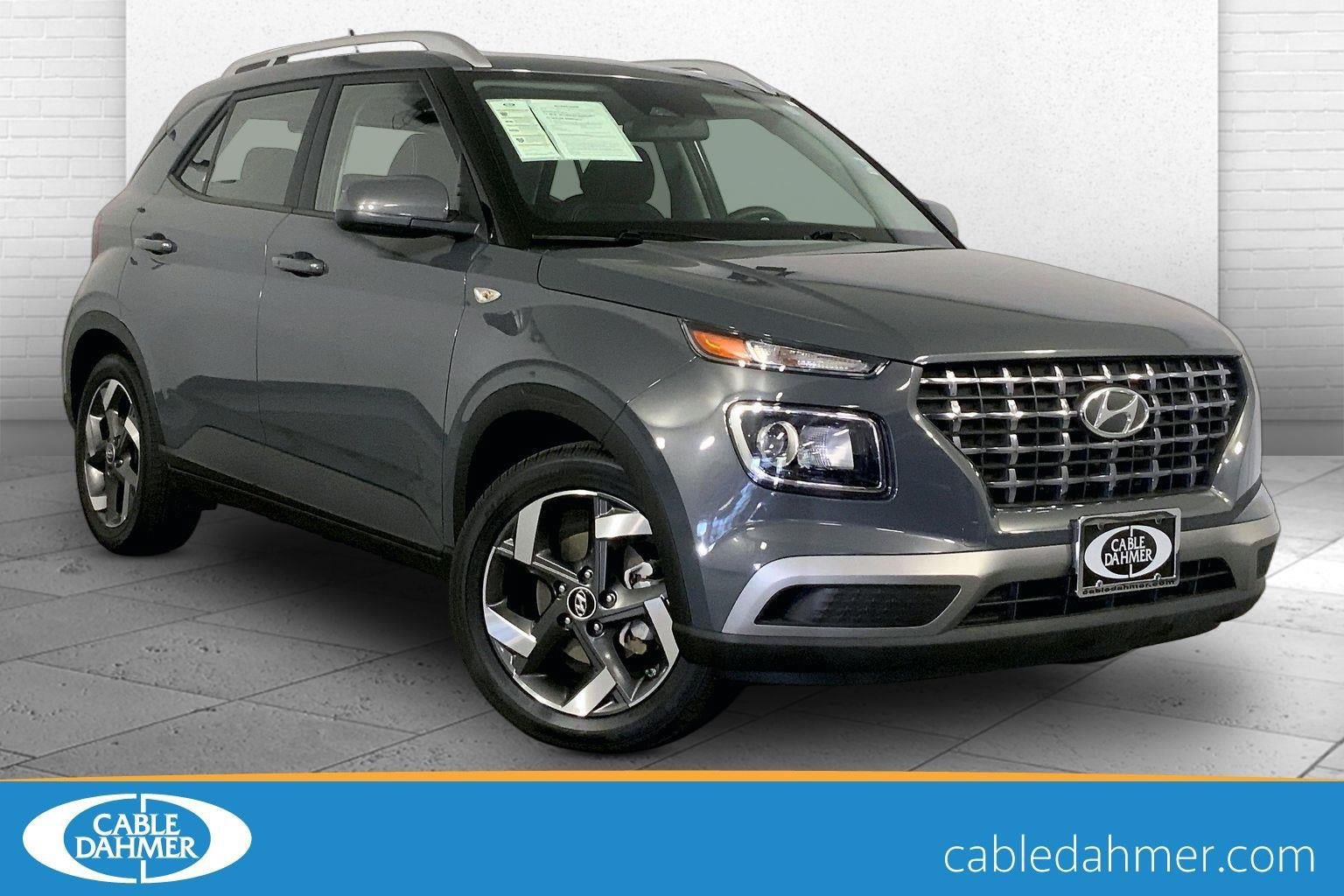 Used 2025 Hyundai Venue SEL FWD image 1