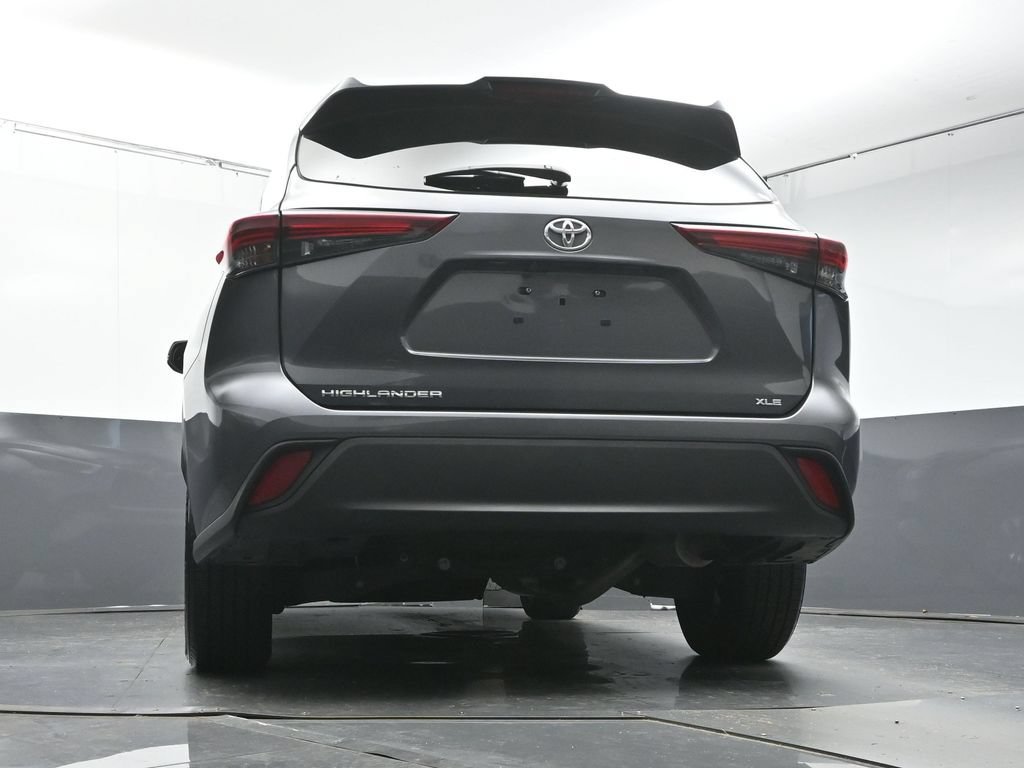 Used 2024 Toyota Highlander XLE FWD image 37