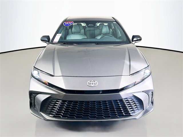 Used 2025 Toyota Camry SE image 2