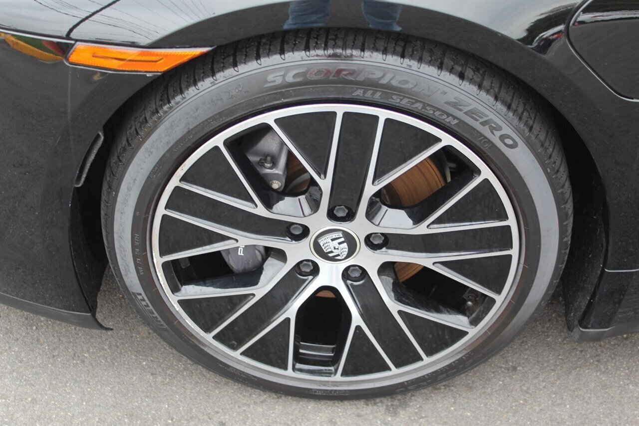 Used 2022 Porsche Taycan image 30