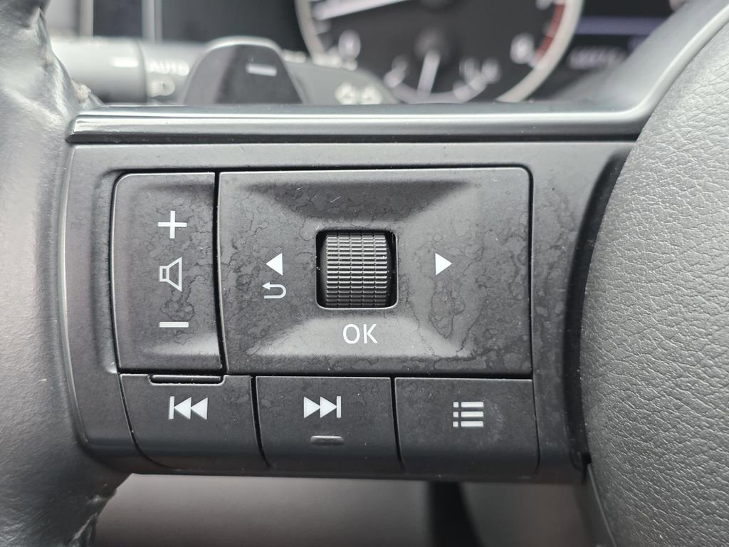 Used 2024 Nissan Pathfinder SV FWD image 29