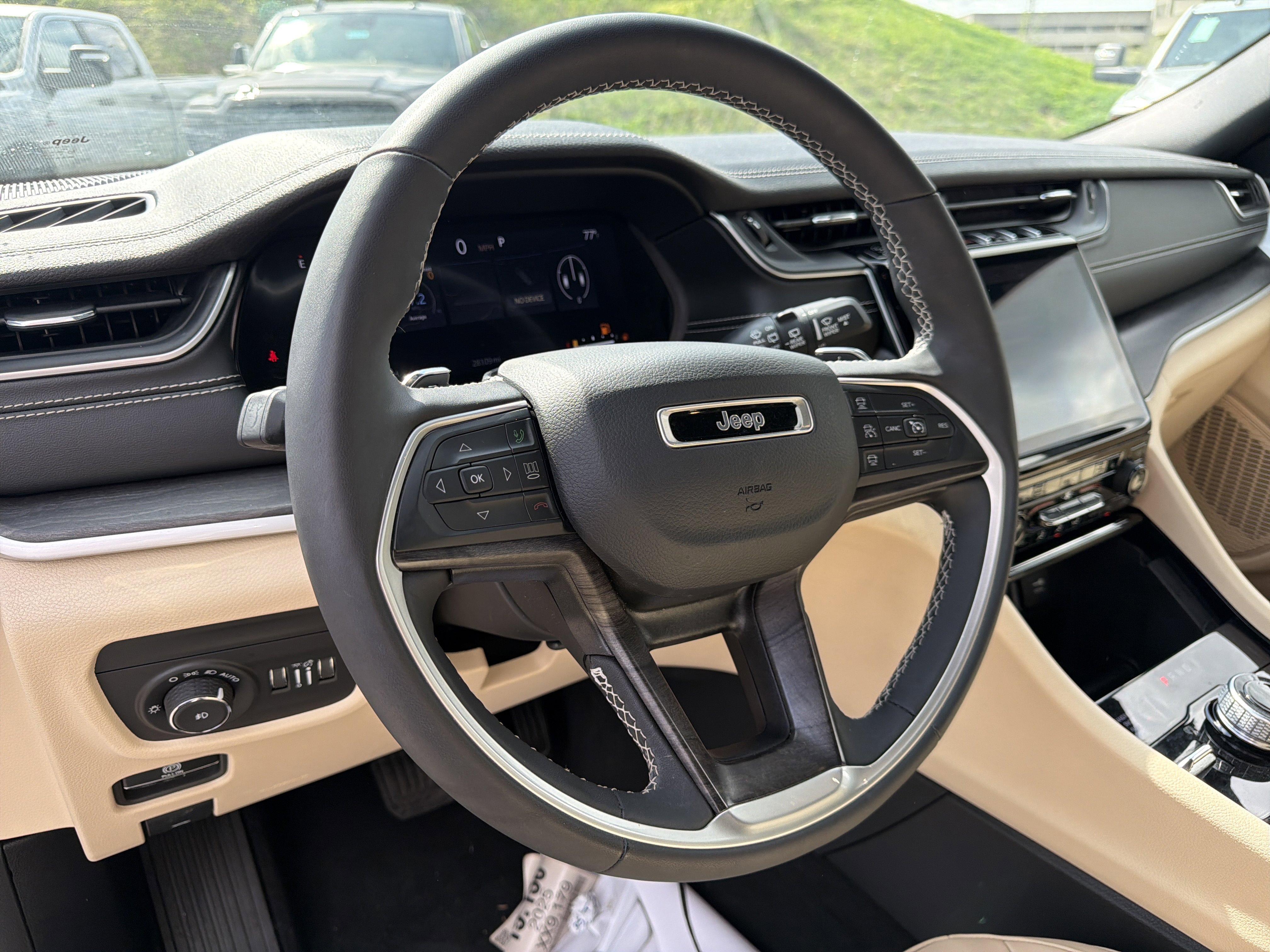 Used 2023 Jeep Grand Cherokee L Limited image 17