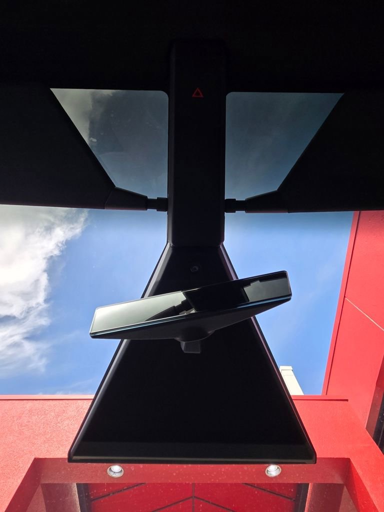 Used 2024 Tesla Cybertruck AWD Crew Cab image 27