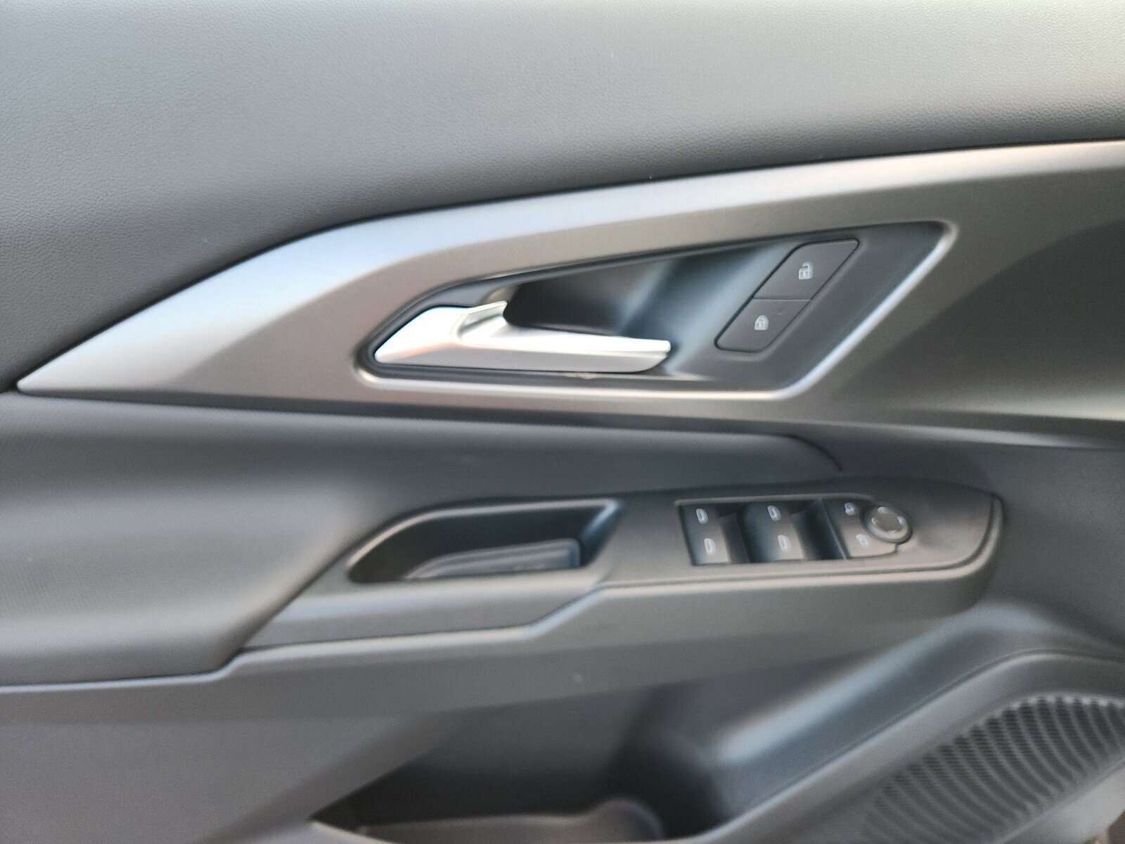 New 2026 Chevrolet Equinox EV LT image 10