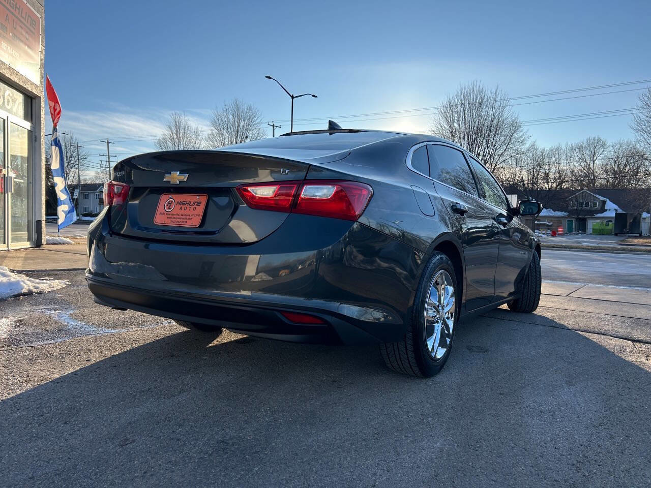Used 2017 Chevrolet Malibu LT image 3