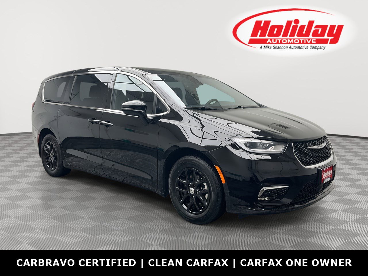 Used 2025 Chrysler Pacifica Select FWD image 1