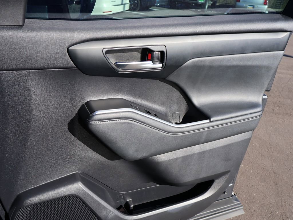 Used 2021 Toyota Highlander XSE image 11