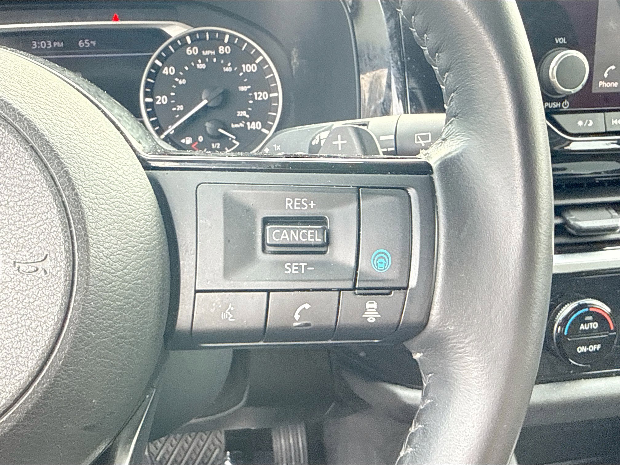 Used 2023 Nissan Pathfinder SV image 38