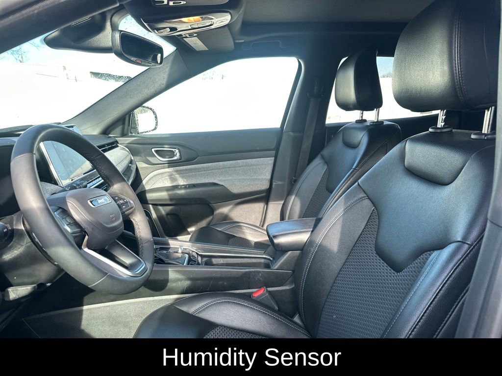 Used 2025 Jeep Compass Latitude w/ Sun & Sound Group image 12