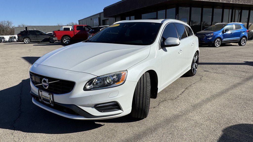 Used 2017 Volvo V60 T6 R-Design Platinum w/ Climate Package AWD/4WD image 4