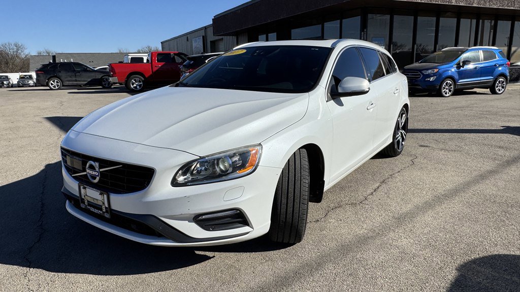 Used 2017 Volvo V60 T6 R-Design Platinum w/ Climate Package image 4
