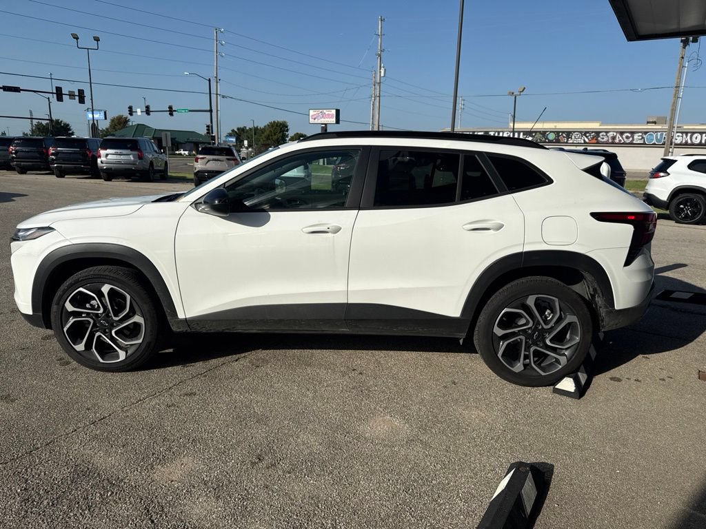 Used 2026 Chevrolet Trax RS w/ Driver Confidence Package FWD image 3