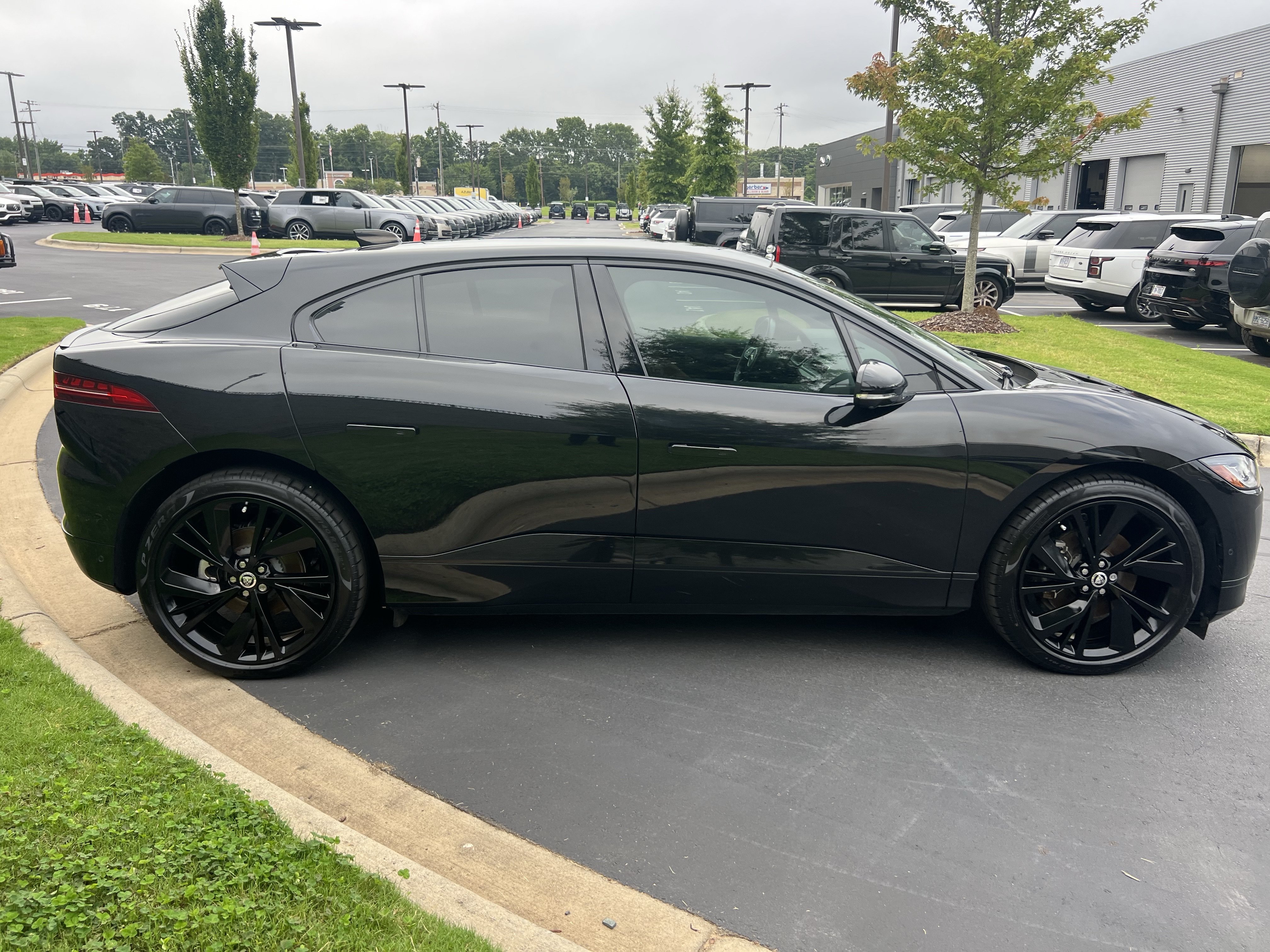 Used 2024 Jaguar I-PACE R-Dynamic HSE AWD/4WD image 9