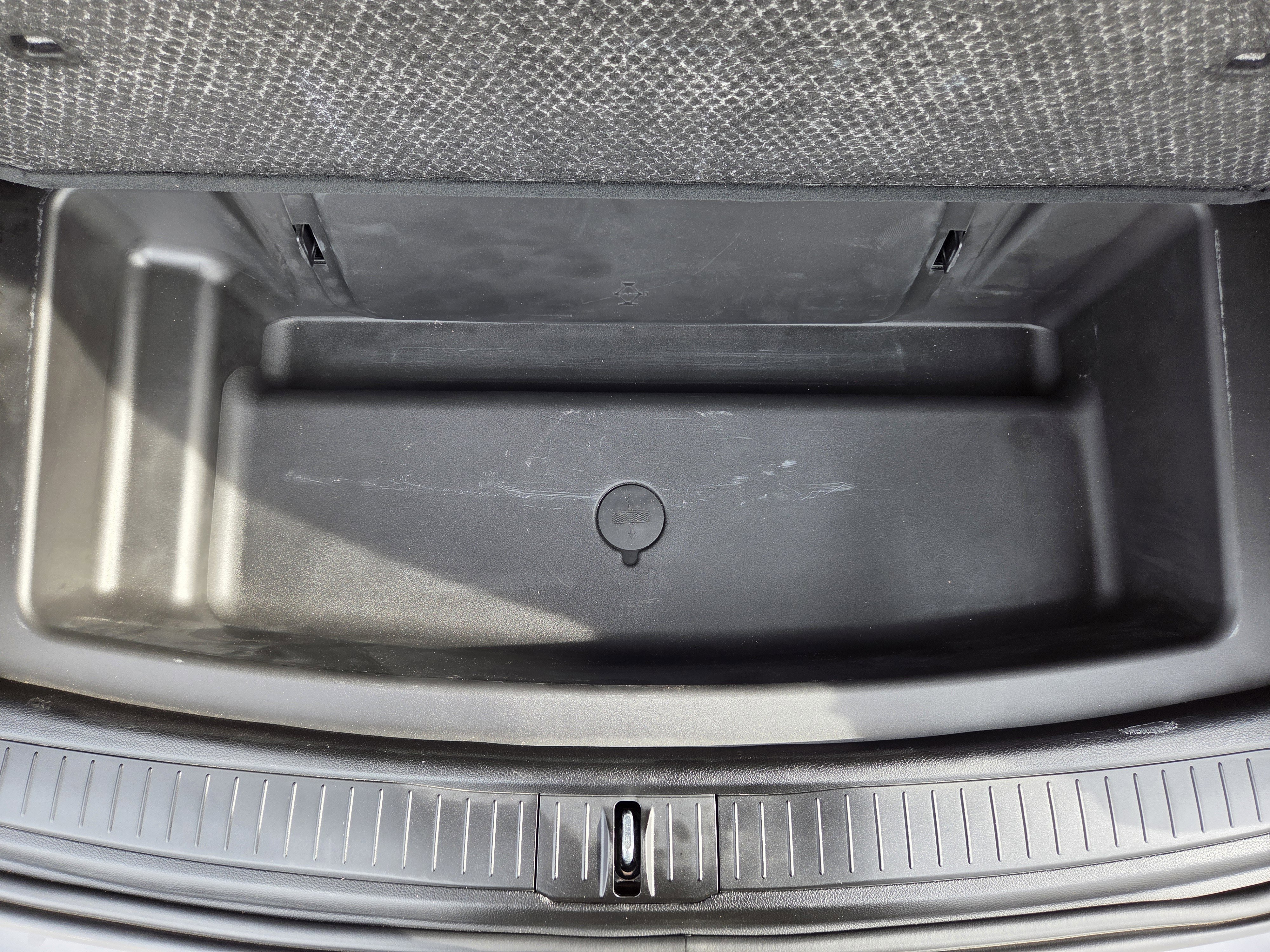 Used 2024 Jeep Grand Cherokee L Limited w/ Black Appearance Package image 26