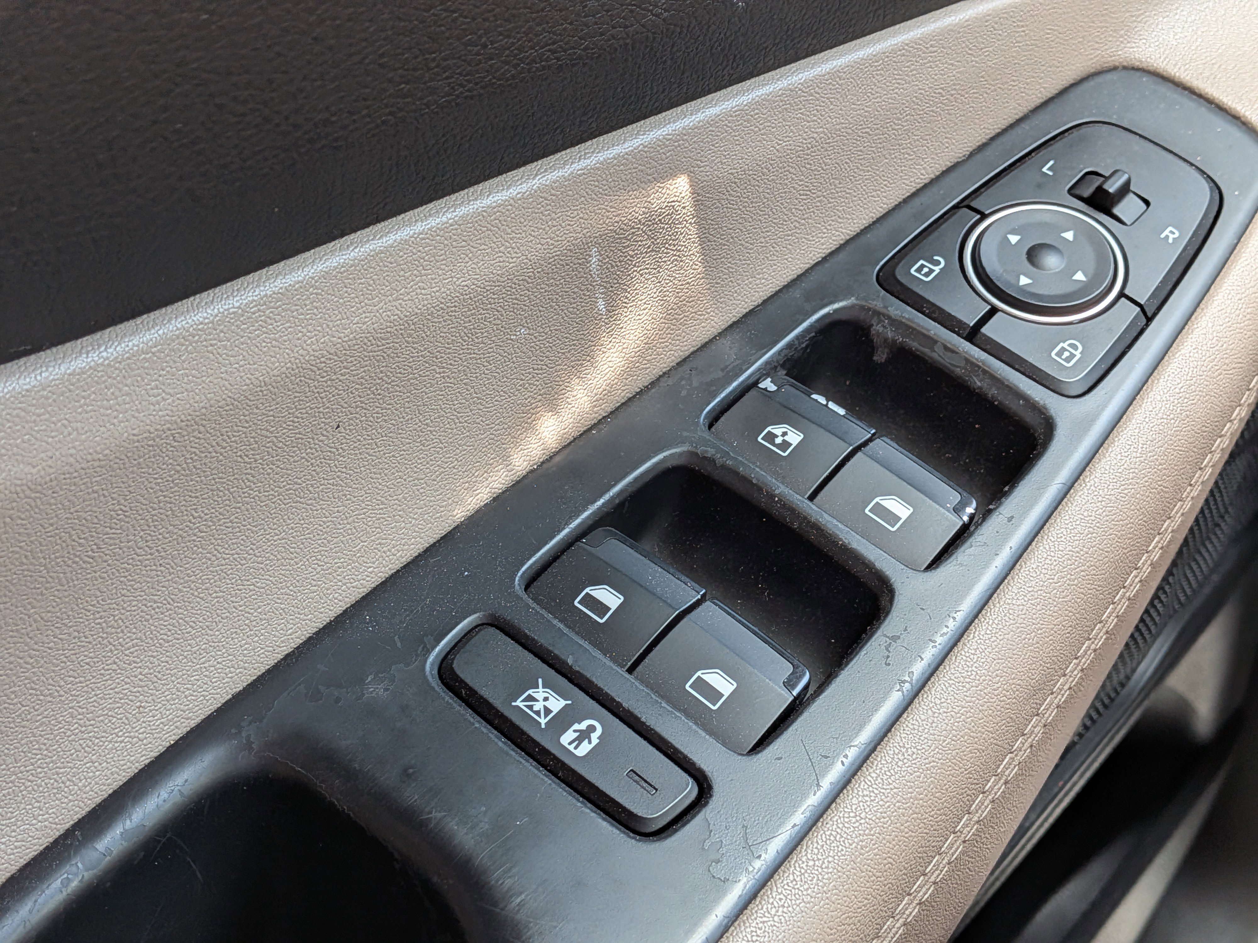 Used 2019 Hyundai Santa Fe SE FWD image 22
