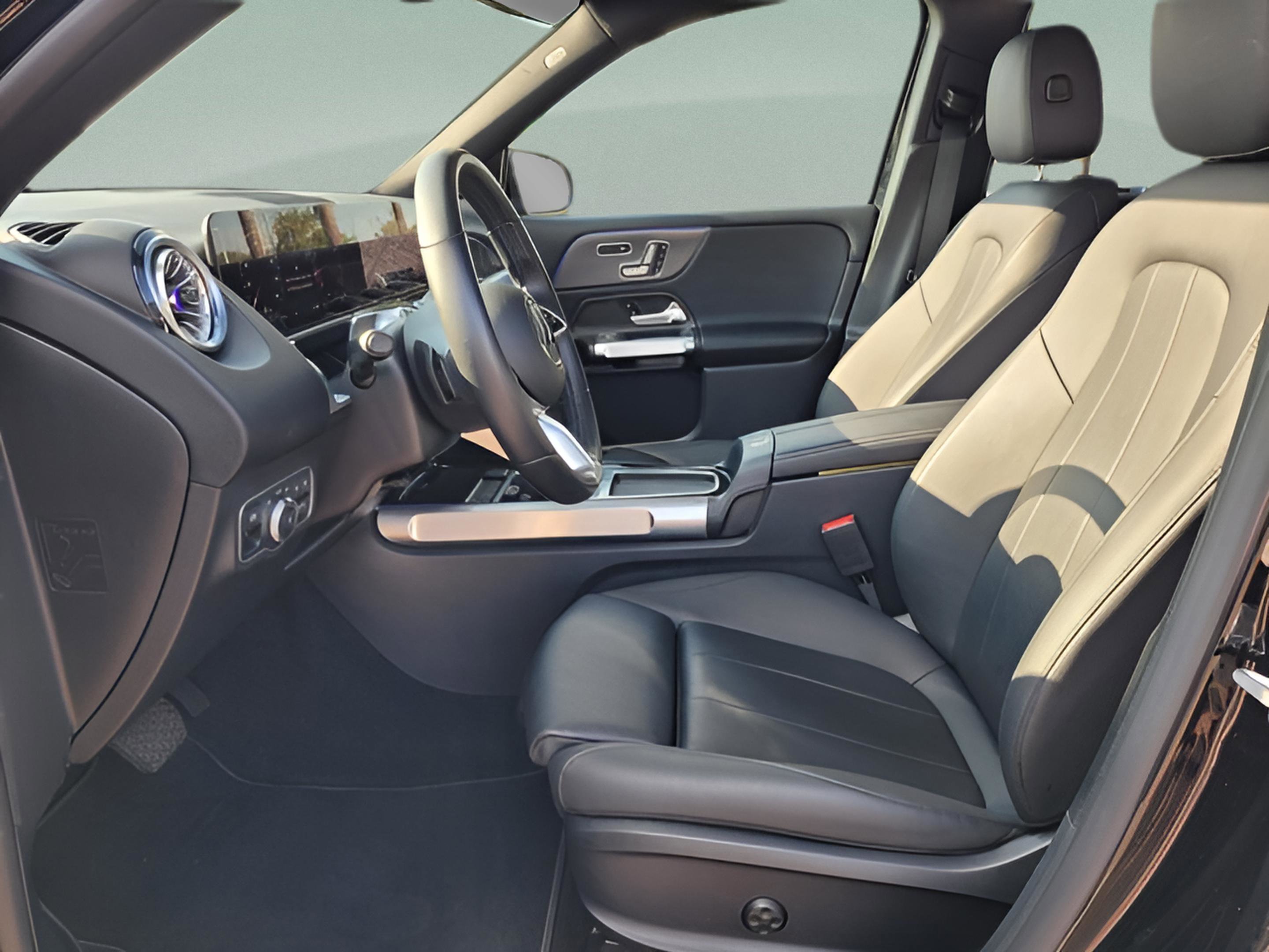 Used 2024 Mercedes-Benz GLB 250 w/ Driver Assistance Package image 13