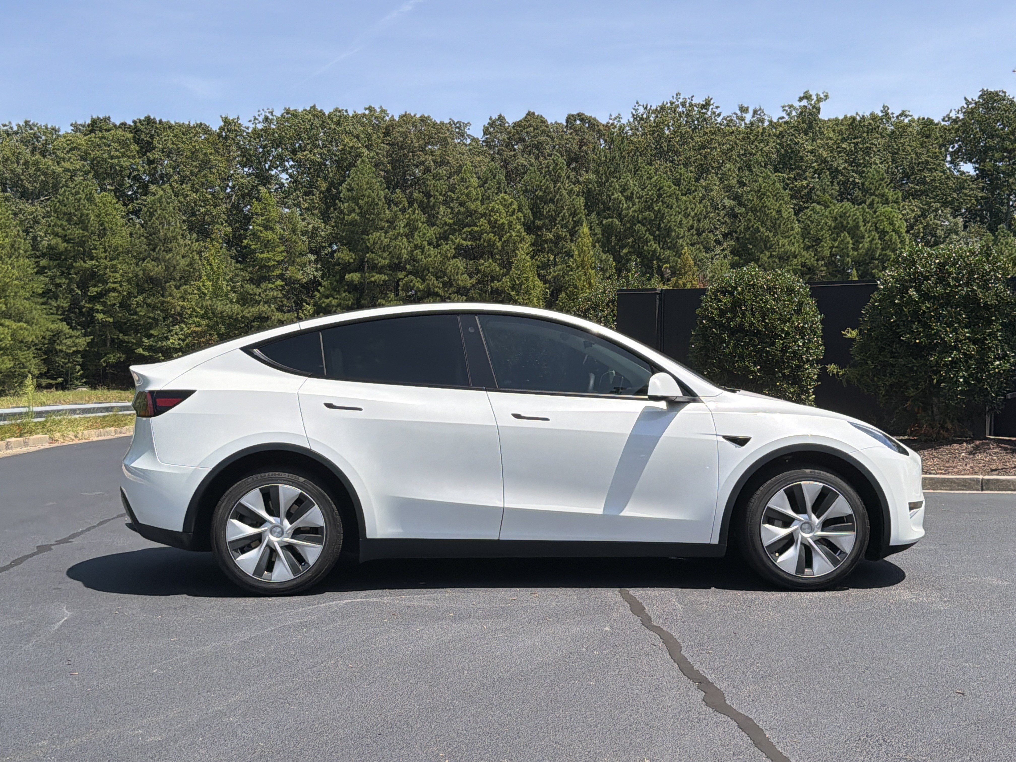 Used 2023 Tesla Model Y AWD image 5
