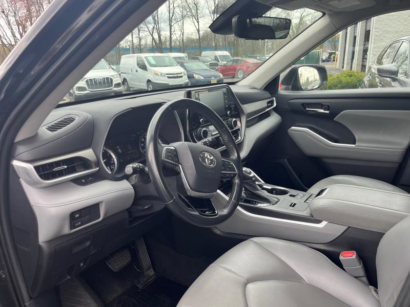 Used 2021 Toyota Highlander XLE image 10