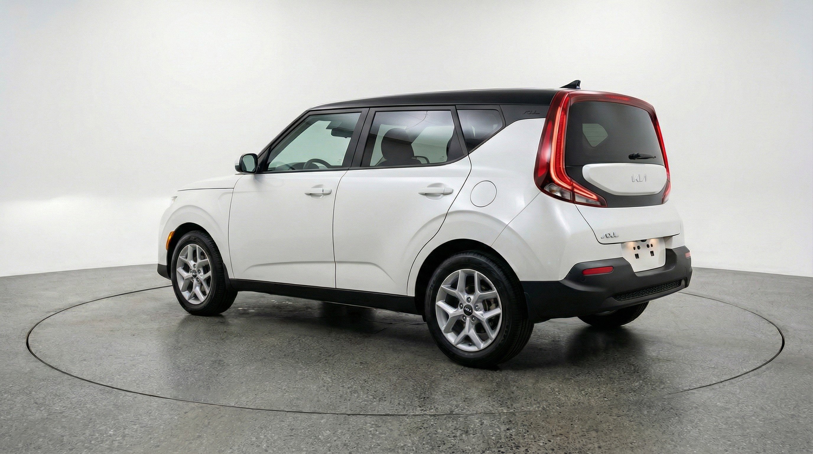 Used 2025 Kia Soul LX w/ LX Technology Package image 6