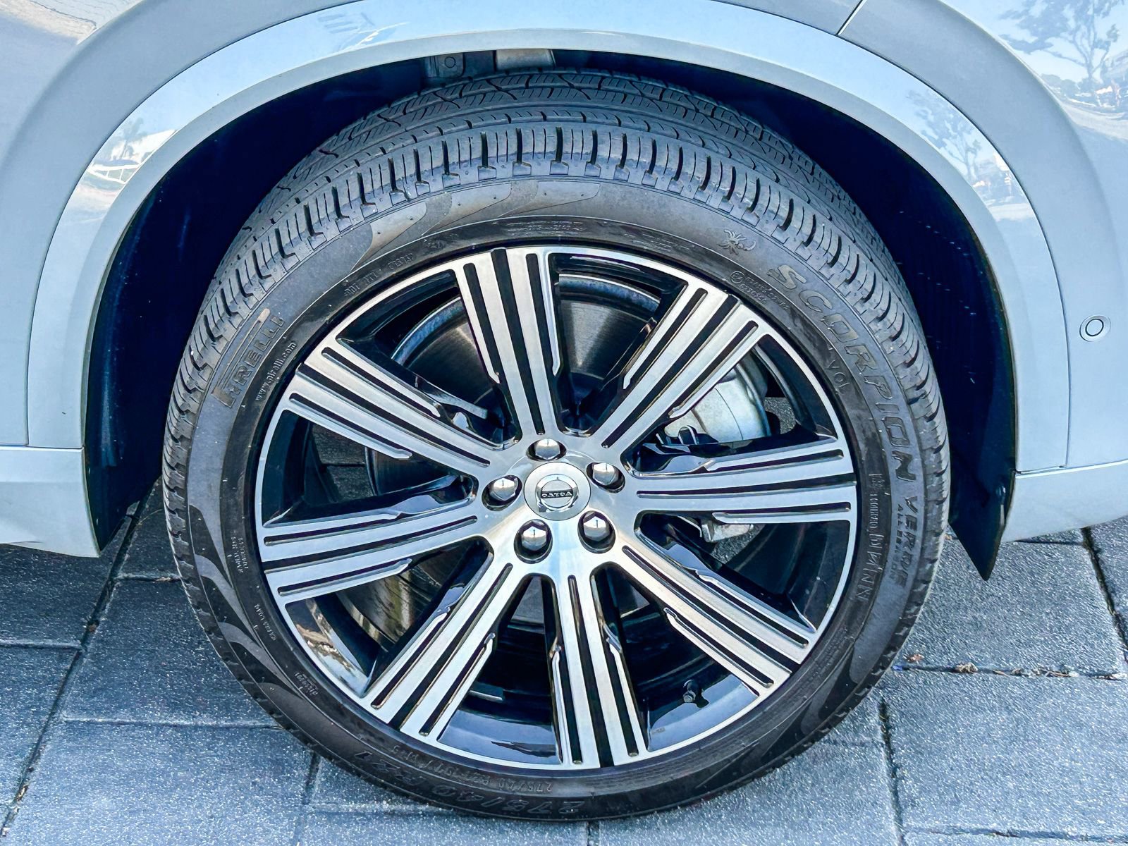Used 2025 Volvo XC90 T8 Plus w/ Protection Package Premier AWD/4WD image 12