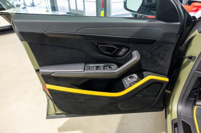 Used 2023 Lamborghini Urus Performante image 34