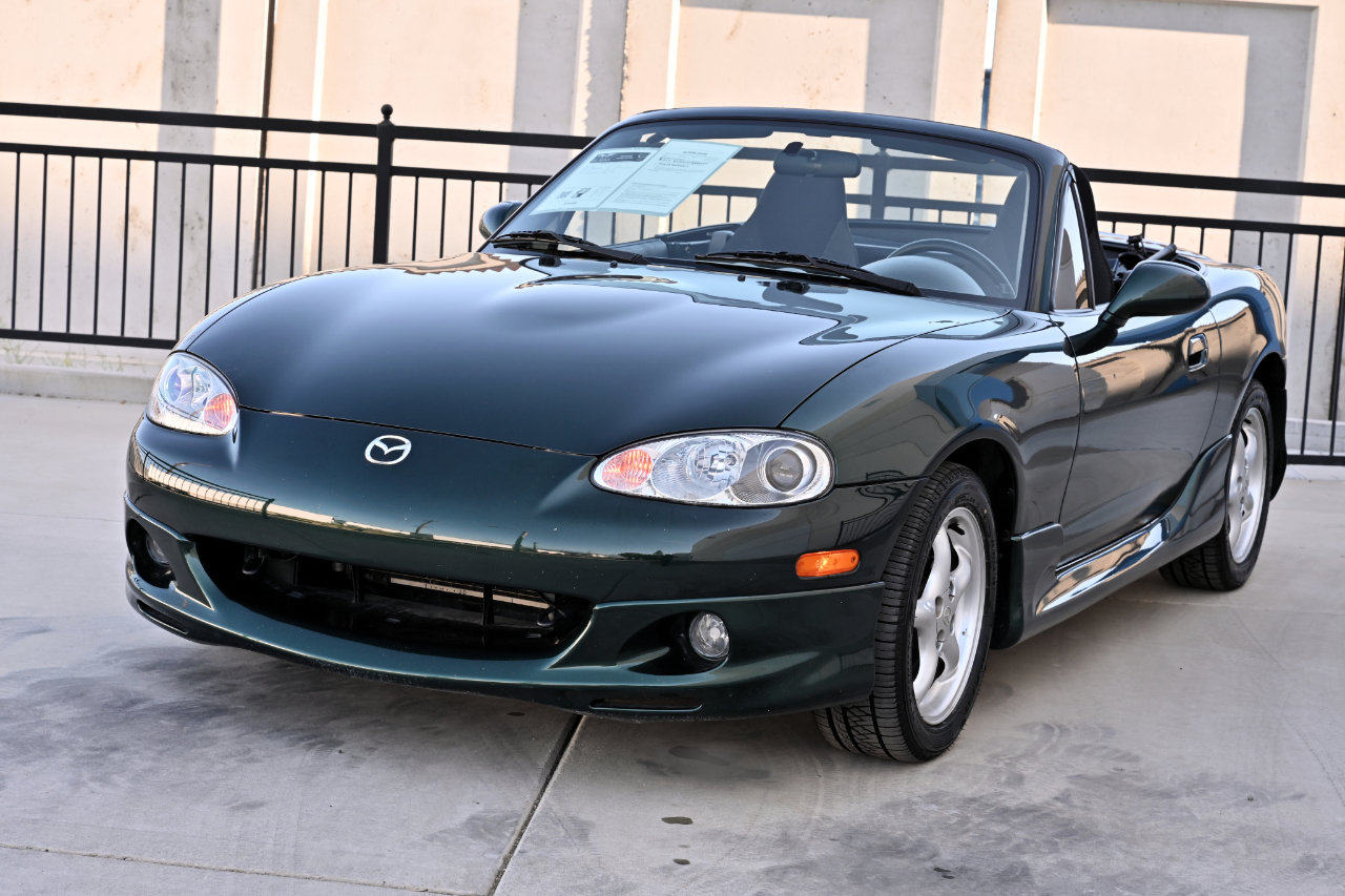Used 2002 MAZDA MX-5 Miata RWD image 3
