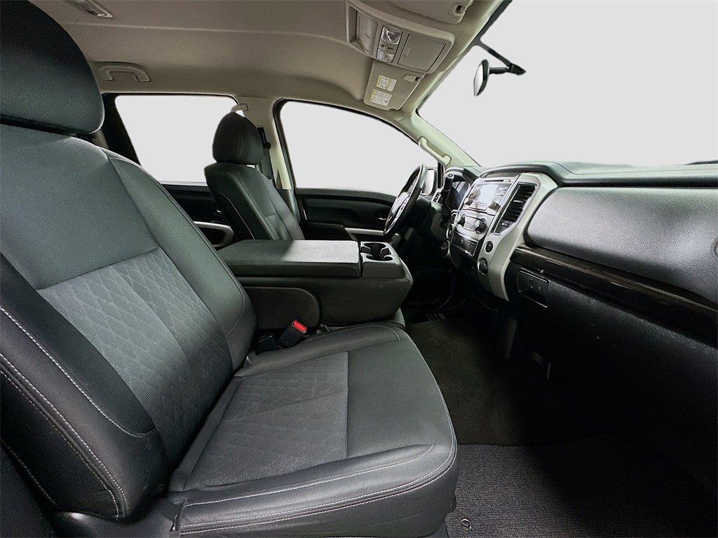 Used 2018 Nissan Titan SV image 25