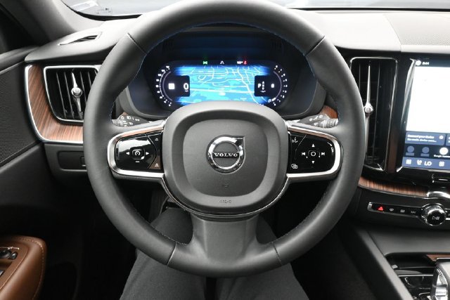 Used 2024 Volvo XC60 B5 Plus w/ Protection Package Premier AWD/4WD image 23