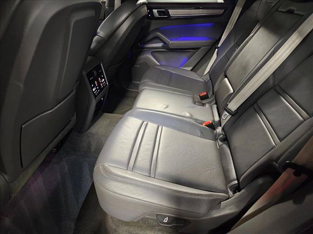 Used 2022 Porsche Cayenne Platinum Edition AWD/4WD image 18