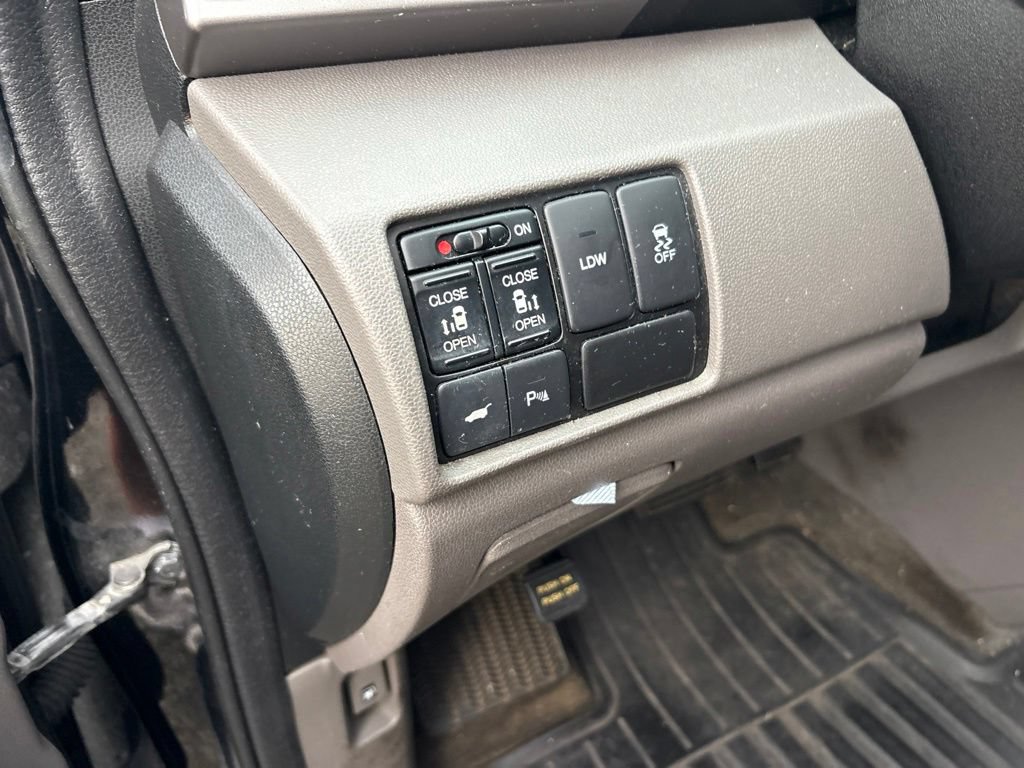 Used 2016 Honda Odyssey Touring Elite image 18
