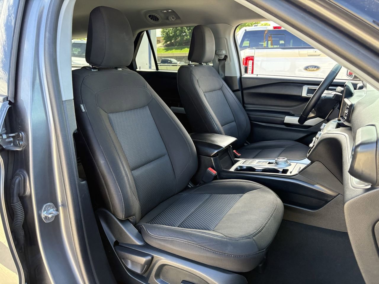 Used 2022 Ford Explorer XLT image 30