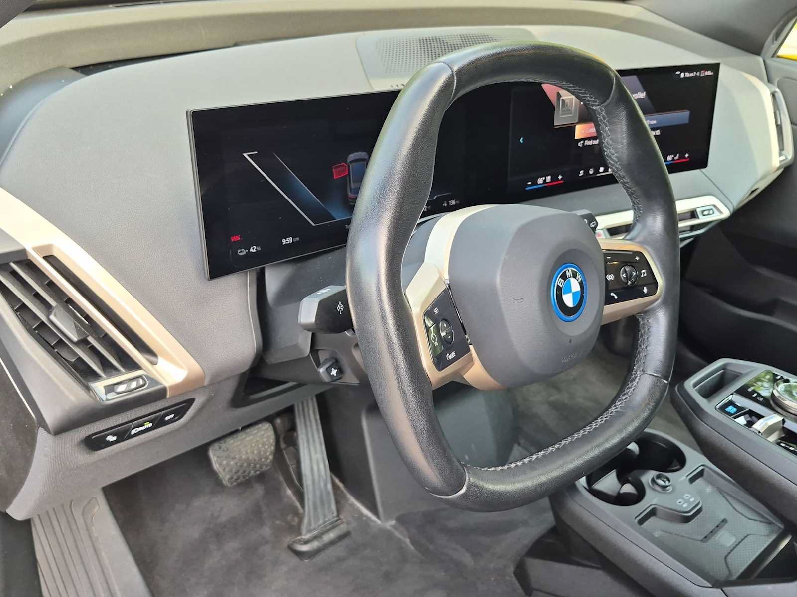 Used 2024 BMW iX xDrive50 w/ Premium Package AWD/4WD image 10
