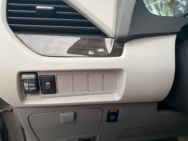 Used 2018 Toyota Sienna XLE Premium image 18