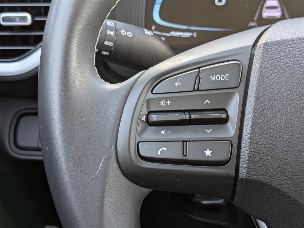 Used 2023 Hyundai Venue Limited image 22